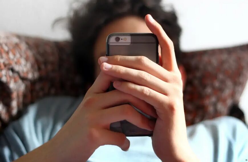 Proibição do uso de celulares nas escolas no Brasil tem apoio de 86% da população
